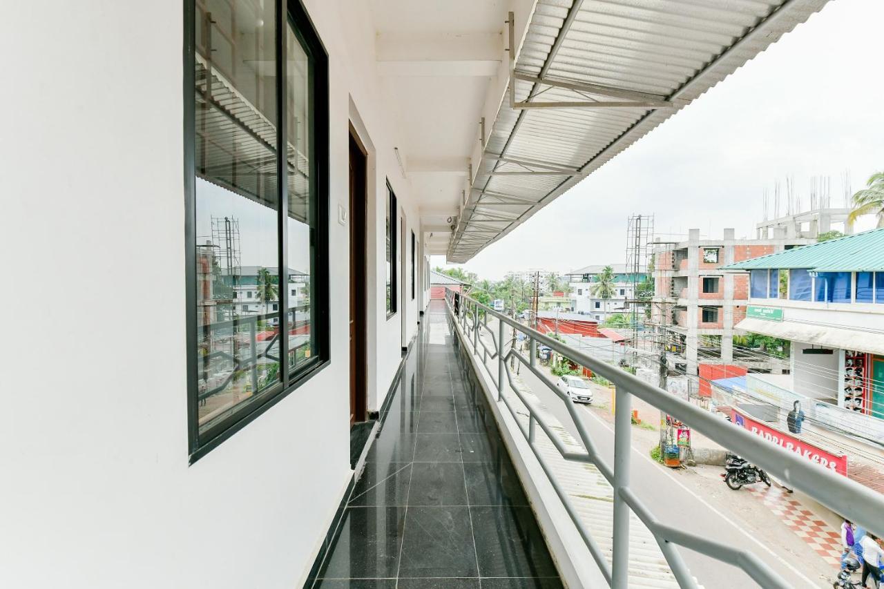 Spot On 39480 Vattekad Tourist Home Kakkanad Luaran gambar