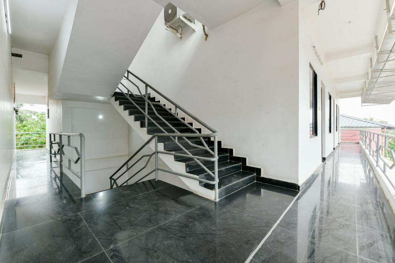 Spot On 39480 Vattekad Tourist Home Kakkanad Luaran gambar